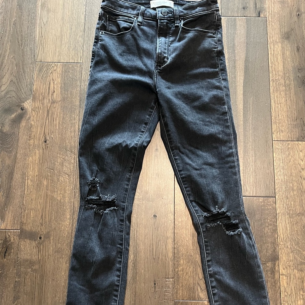 Abercrombie & Fitch The super skinny ankle high rise size 25